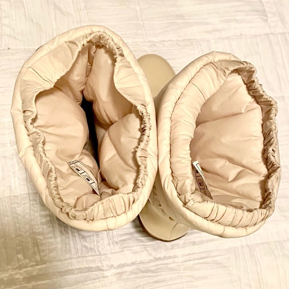 UGG wedge puffer style boot - Picture 6 of 9